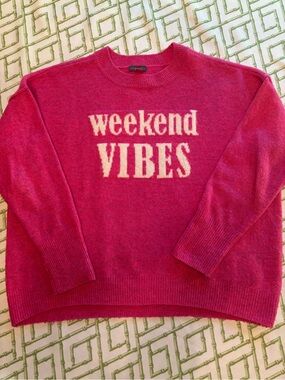 Vince Camuto Bright Pink Crewneck Sweater with White "weekend VIBES" Graphic